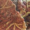 Modell warmer Loop-Schal für den Winter in den Farben Orangebraun und Cognac