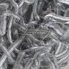 Loop in der eleganten Farbkombination aus Silbergrau-Tönen in der Nahaufnahme