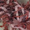 Loopschal in den Farben dunkelrot und Rosé in der Nahaufnahme